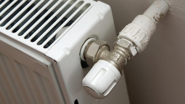 200 de apartamente din Ploiești au rămas fără căldură, după ce o conductă de apă s-a fisurat