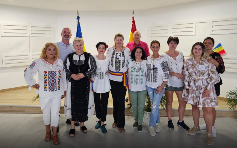 Membrii secției de votare din Tenerife s-au îmbrăcat în costume naționale: „Românii sunt foarte relaxați”