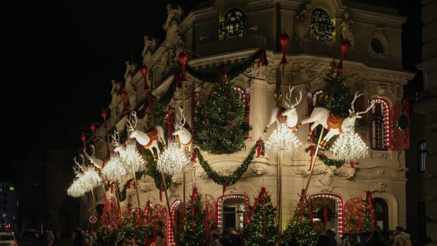 Cel mai frumos decorate clădiri din București înainte de Crăciun. Capitala a adoptat modelul european pentru acest sezon de iarnă