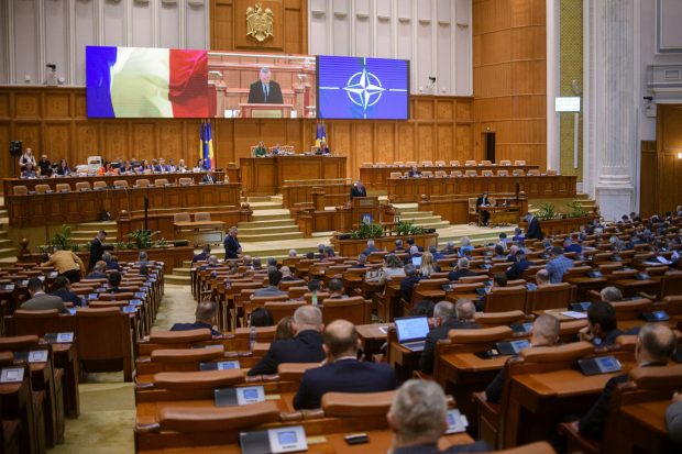 Noul Parlament se reuneşte în prima şedinţă. Câți parlamentari sunt în structura legislativă