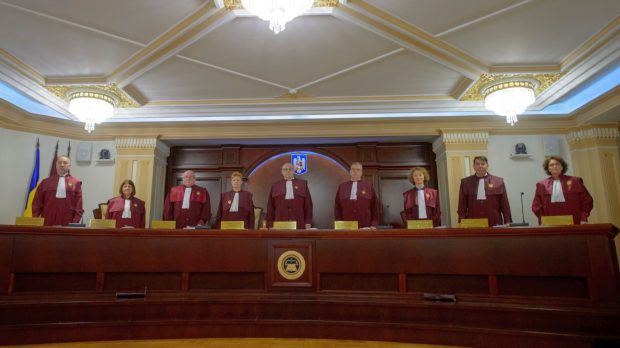 Cine sunt cei 9 judecători ai Curții Constituționale care au decis anularea alegerilor pentru președintele României