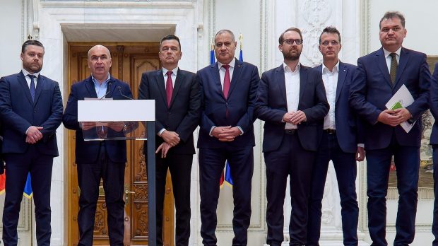 Reacția USR, după ce PSD-PNL-UDMR au amenințat cu excluderea: „Ciolacu zicea că se tatuează că nu cresc taxele, să își caute salon”