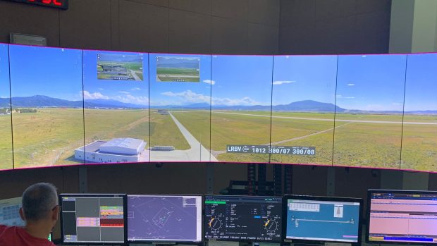 Aeroportul din Brașov, program scurtat cu 5 ore din cauza lipsei de controlori de trafic în centrul de la Arad