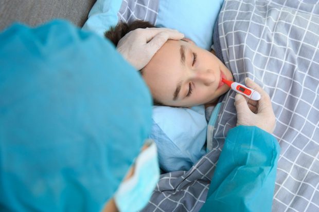 Zeci de mii de infecții respiratorii și patru decese din cauza gripei în România. Recomandările medicului epidemiolog Emilian Popovici I Interviu