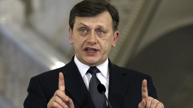 Şedinţă a coaliţiei, pentru finalizarea bugetului de stat pe 2025. Crin Antonescu participă la discuţii