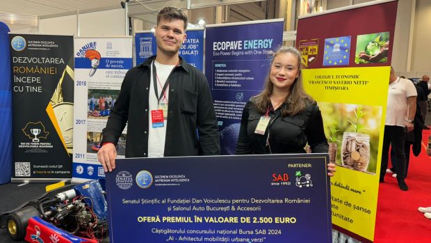 Doi elevi din Timișoara propun un sistem de transformare a pașilor în energie electrică: „Sunt ca niște plăcuțe de gresie”