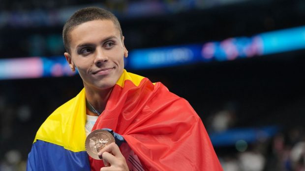 Teodor Baconschi, despre scandalul „mașinii lui David Popovici”: „Este porcăit acum de boborul socialist că nu și-a luat Logan”