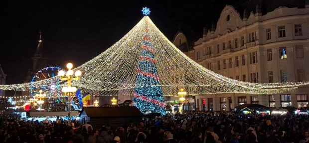 Mii de oameni au luat parte la deschiderea Târgului de Crăciun din Timișoara