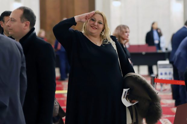 Noul Parlament începe cu circ: de la declarații bizare la fuga de ochii lumii. Ce nu s-a văzut la TV REPORTAJ