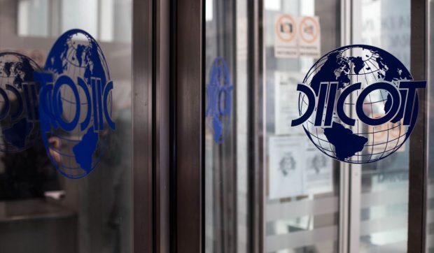 Un columbian, instruit din Rusia să arunce în aer obiective din România, a fost prins de DIICOT și SRI