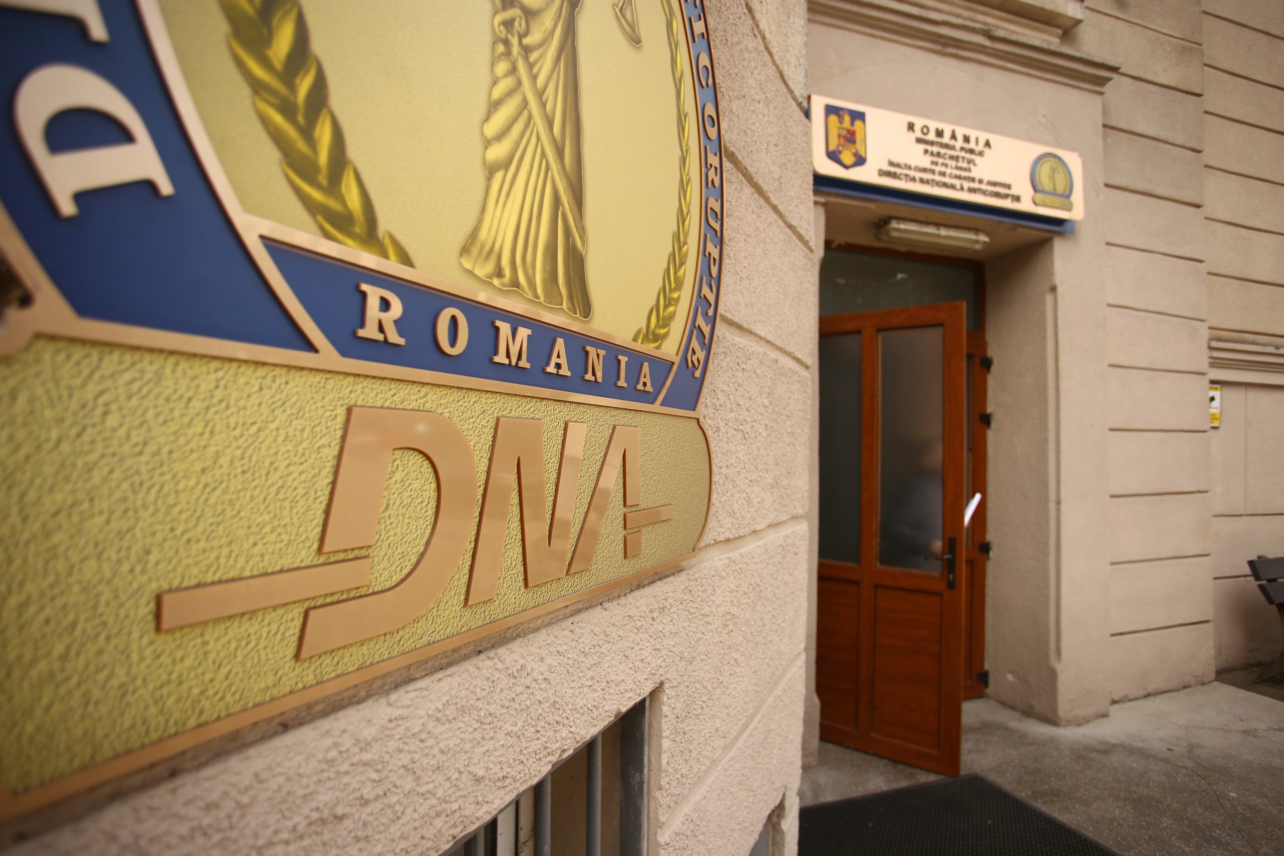 Sentință finală în dosarul fără precedent în care un denunțător a dat în judecată DNA: „Să nu mai mimăm combaterea corupției”