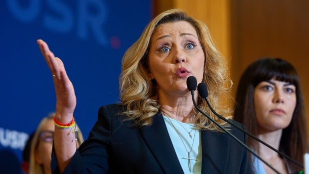 Elena Lasconi spune că USR a fost exclus din coaliție, în timp ce PSD-PNL-UDMR au revenit la negocieri: „Bolojan trebuia să mă sune, dar s-a dus la Ciolacu”