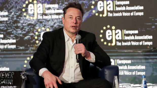 Elon Musk, încă o reacție la adresa CCR: „Cum poate un judecător să anuleze alegerile și să nu fie considerat un dictator?”