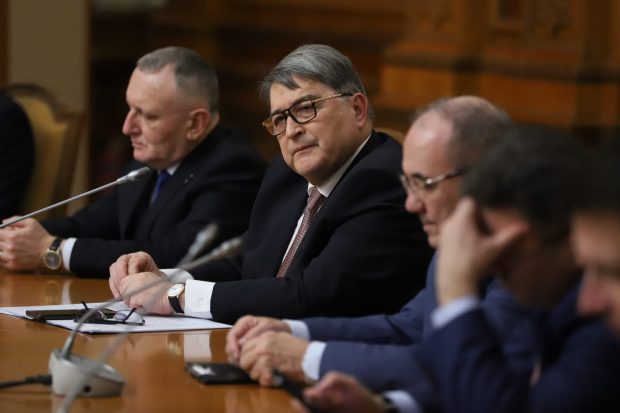 Emil Hurezeanu, la un pas de demitere. Cine e varianta luată în calcul la Externe de premierul Ciolacu SURSE