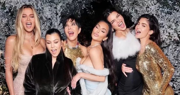 Imagine Stire Familia Kardashian renunță la fastuoasa petrecere de Crăciun. Decizia neașteptată luată în acest an | 2review.ro