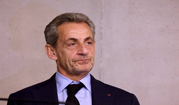 Fostul președinte francez Nicolas Sarkozy e obligat să poarte brățară electronică pe gleznă timp de un an, după ce a fost condamnat definitiv