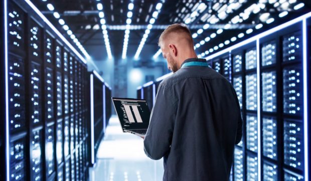 Un hacker din Cluj va sta 20 de ani în închisoare, în America, unde a fost extrădat după ce fusese arestat în țară