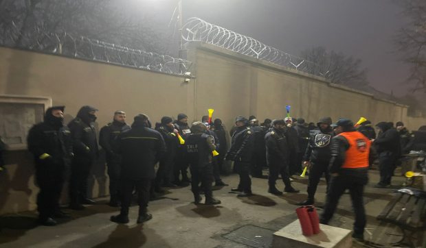 Zeci de polițiști de la Penitenciarul Galați în grevă: Nemulțumiri legate de salarii și condițiile de muncă