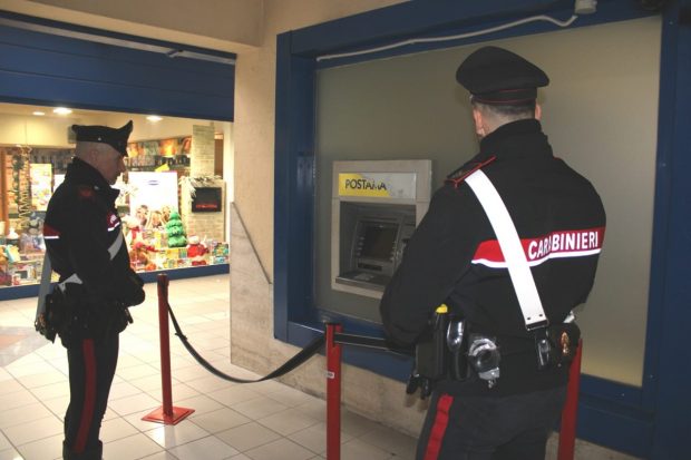Un român a detonat prea devreme dispozitivul pregătit ca să arunce în aer un bancomat din Italia | VIDEO