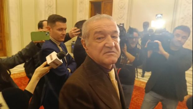 Gigi Becali s-a enervat în Parlament și i-a smuls microfonul unui jurnalist: „Nu ți-e rușine? Ești obraznic!” | VIDEO