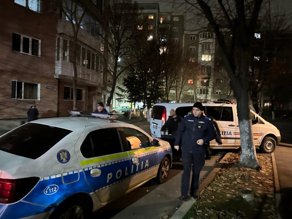 Echipe de poliție la fața locului