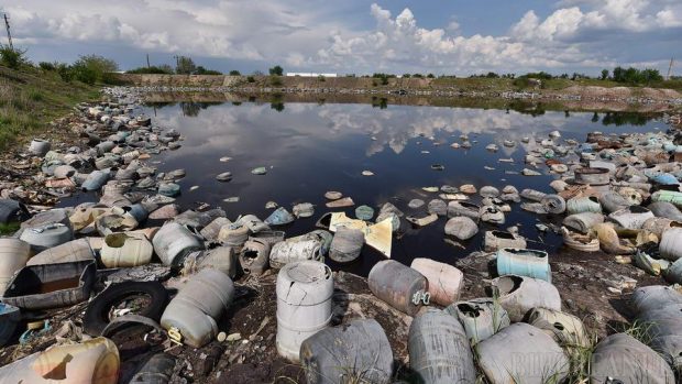 Lacurile toxice de la marginea orașului Oradea, vândute unei companii specializate în ecologizare. Amenda uriașă primită de România de la UE