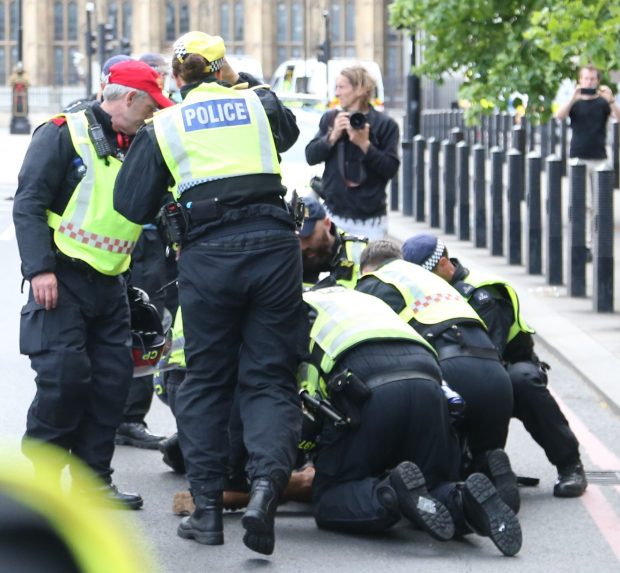 Un român care a ieșit din închisoare după 7 ani și trebuia deportat în țară a convins un judecător să-l lase să trăiască mai departe în Marea Britanie