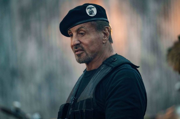 Imagine Stire Motivul pentru care Sylvester Stallone se autointitulează laș. Greșeala pe care a făcut-o în 1994 nu-i dă pace nici azi | 2review.ro