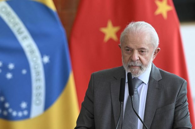 Preşedintele brazilian Lula da Silva a fost externat şi a vorbit public pentru prima dată după operaţiile suferite: „Sunt întreg”