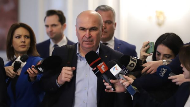 Prima zi din viața noului Parlament. Șoșoacă l-a flancat pe Ciucă, Becali a smuls microfonul unui jurnalist, iar liberalii se zbat între Crin și Nicușor