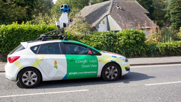 O imagine surprinsă de o mașină Google Street View a dus la arestarea a doi suspecți de crimă, în Spania