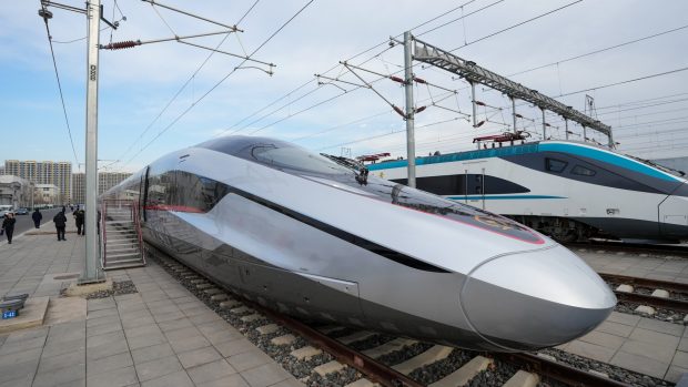 Cel mai rapid tren de mare viteză din lume a fost testat în China. Atinge o viteză de 400 de kilometri pe oră | VIDEO