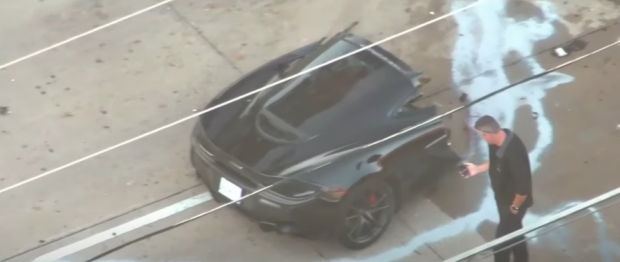 Un McLaren de lux de 200.000 de dolari s-a rupt în două, într-un accident în care au murit doi oameni | VIDEO