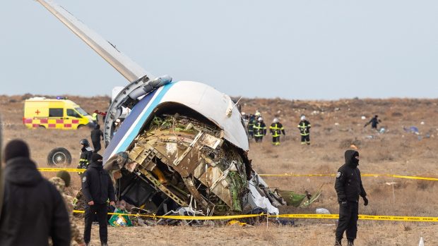 Prima reacție a Kremlinului după prăbușirea avionului din Kazahstan: „Ar fi greșit să facem ipoteze înainte să fie disponibile concluziile investigației”