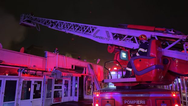 Incendiu puternic la Piața Matache din București, zona Gara de Nord, cu degajări mari de fum. Mesaj RO ALERT emis de autorități