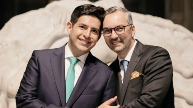 Scandal diplomatic în Mexic, după ce un român, fost angajat al Ambasadei României, s-a căsătorit cu un bărbat, în Muzeul Național de Arte din Ciudad de Mexico | VIDEO
