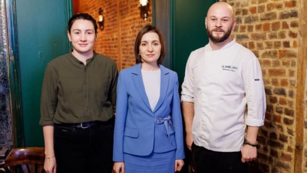 Maia Sandu, impresionată de realizarea a doi concetățeni în Belgia. Moldovenii s-au împărțit în două tabere după postare