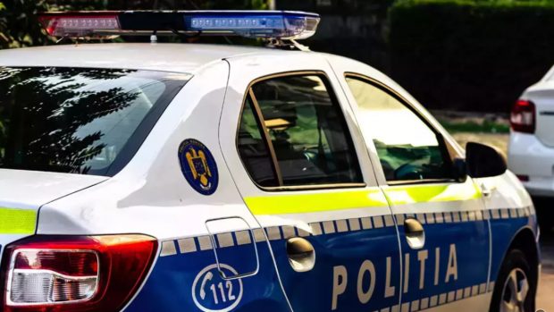 Doi hoți veniți să jefuiască la pont, prinși în flagrant de polițiști, în Suceava. Gruparea era coordonată de o femeie care făcuse o listă cu victime cu mulți bani