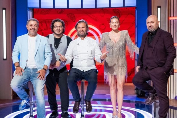 Carlo Cracco, unul dintre cei mai renumiți chefi din lume, test pentru semifinaliștii MasterChef 2024. Cine sunt concurenții rămași în show