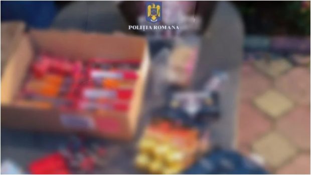 Polițiștii din Brăila au confiscat zeci de kilograme de petarde în urma perchezițiilor domiciliare