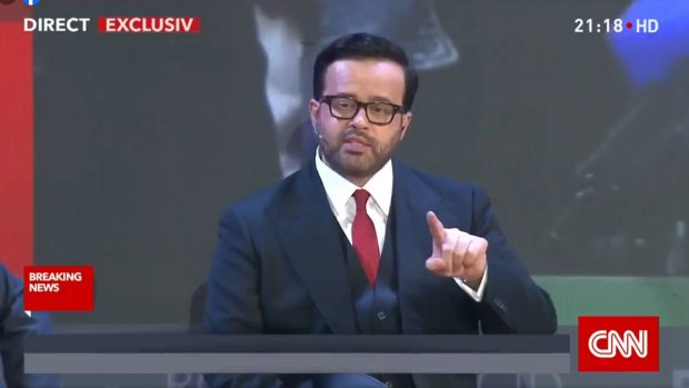 Mihai Gâdea s-a enervat când Kelemen Hunor, care vorbea în maghiară, a fost huiduit din sală: „Afară! Nu vă e rușine?”