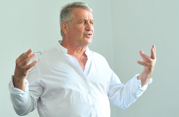 Afacerea de peste 14 milioane de euro pe care au vândut-o Mircea Dinescu și asociații săi