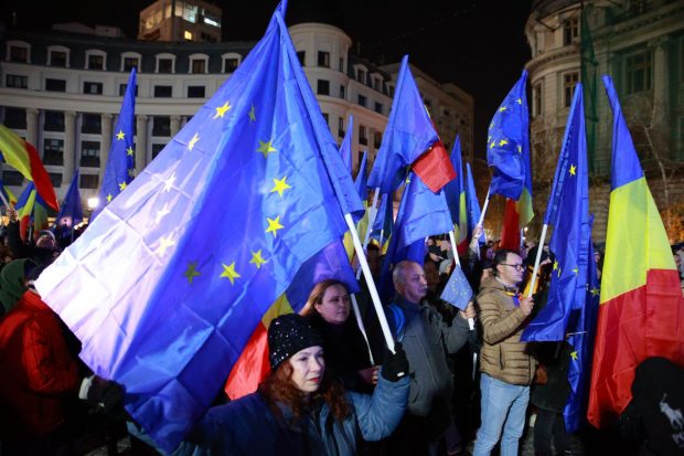 Mitingul pro-UE de la București, relatat de presa occidentală: „Oamenii au scandat «Europa!» și «Fără fascism»”
