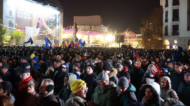 Miting pro-Europa în Piața Universității din București, cu 3 zile înaintea turului 2 al alegerilor prezidențiale