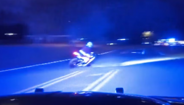 Un motociclist îmbrăcat în Moș Crăciun scapă de poliție cu viteză maximă, în SUA: „Santa Claus cu reacție”