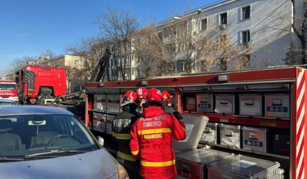 Intervenție de urgență pe un șantier din București. O persoană a fost prinsă sub o placă de beton