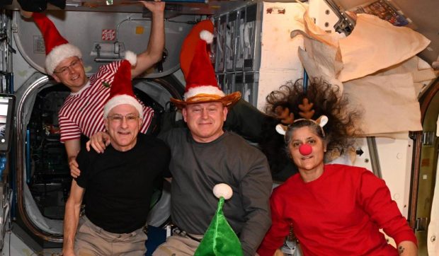 Mesaj de Crăciun de la astronauții de pe Stația Spațială Internațională, aflați la 400 de kilometri deasupra planetei noastre: „Ne lipsesc profund familia și prietenii de pe Pământ”