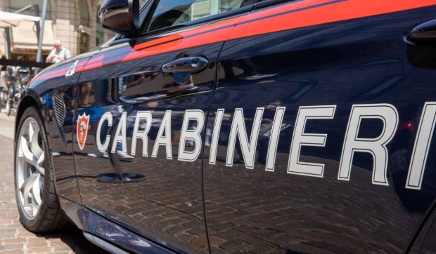Un român i-a spus unei bătrâne de 97 de ani că e carabinier și i-a cerut 14.000 de euro. Cum a reacționat femeia