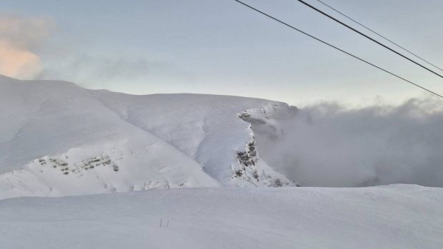 Avertizare de avalanșă în Munții Bucegi. Măsuri de siguranță pentru turiști