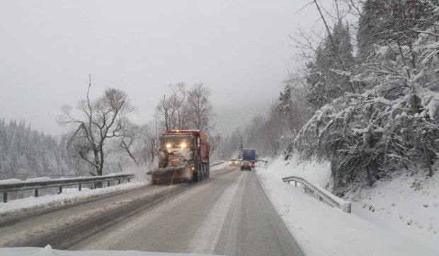 CNAIR anunţă intervenţii pe mai multe drumuri din țară. Lista șoselelor înzăpezite